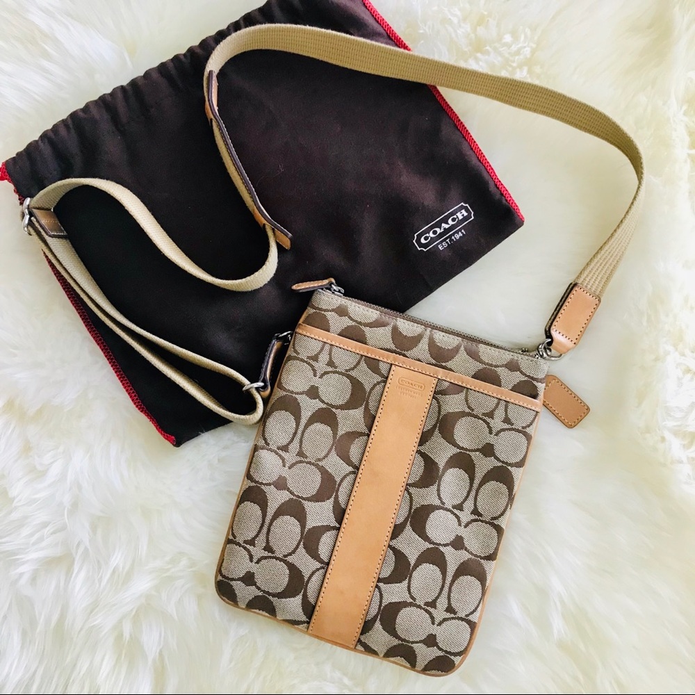 COACH signature crossbody bag 💕